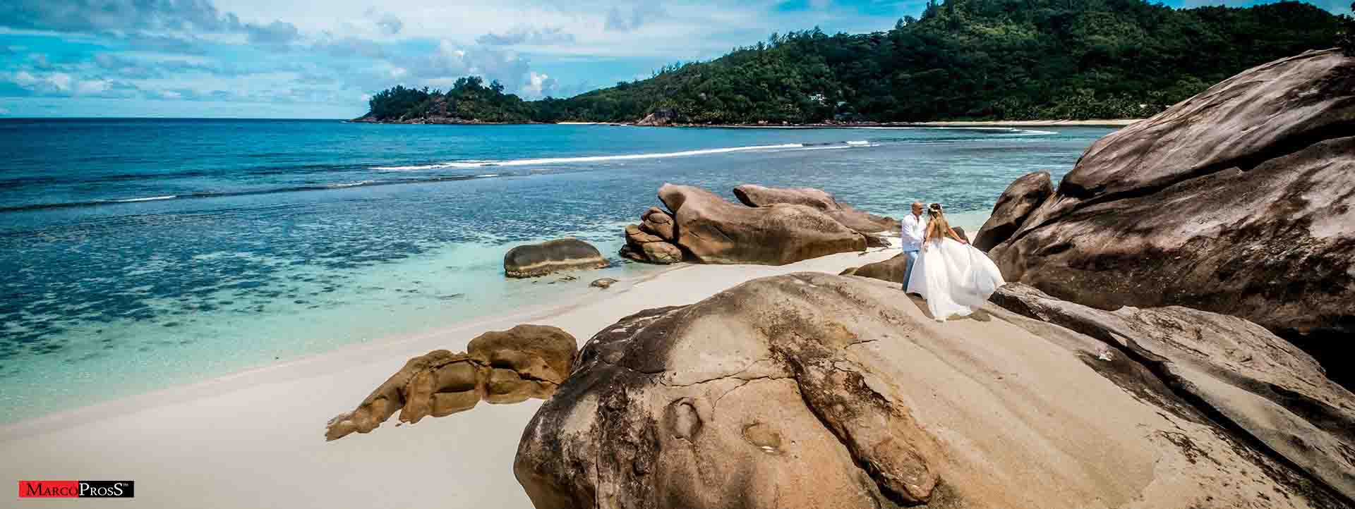 wedding in seyschelles - wedding couple on a beach stone