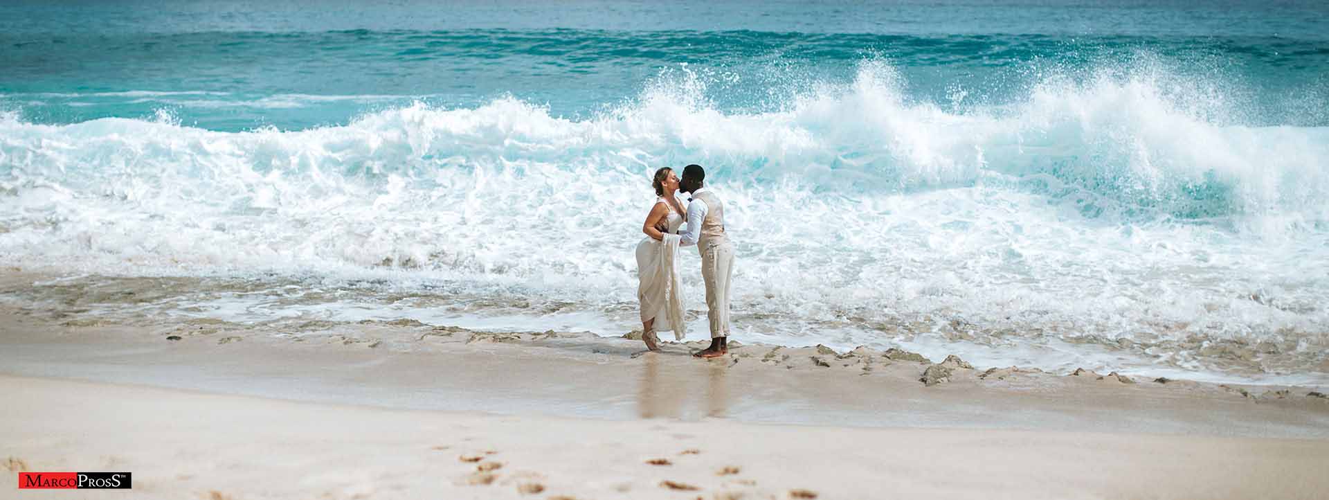wedding in seyschelles - couple kissing on the Anse Bazarca beach